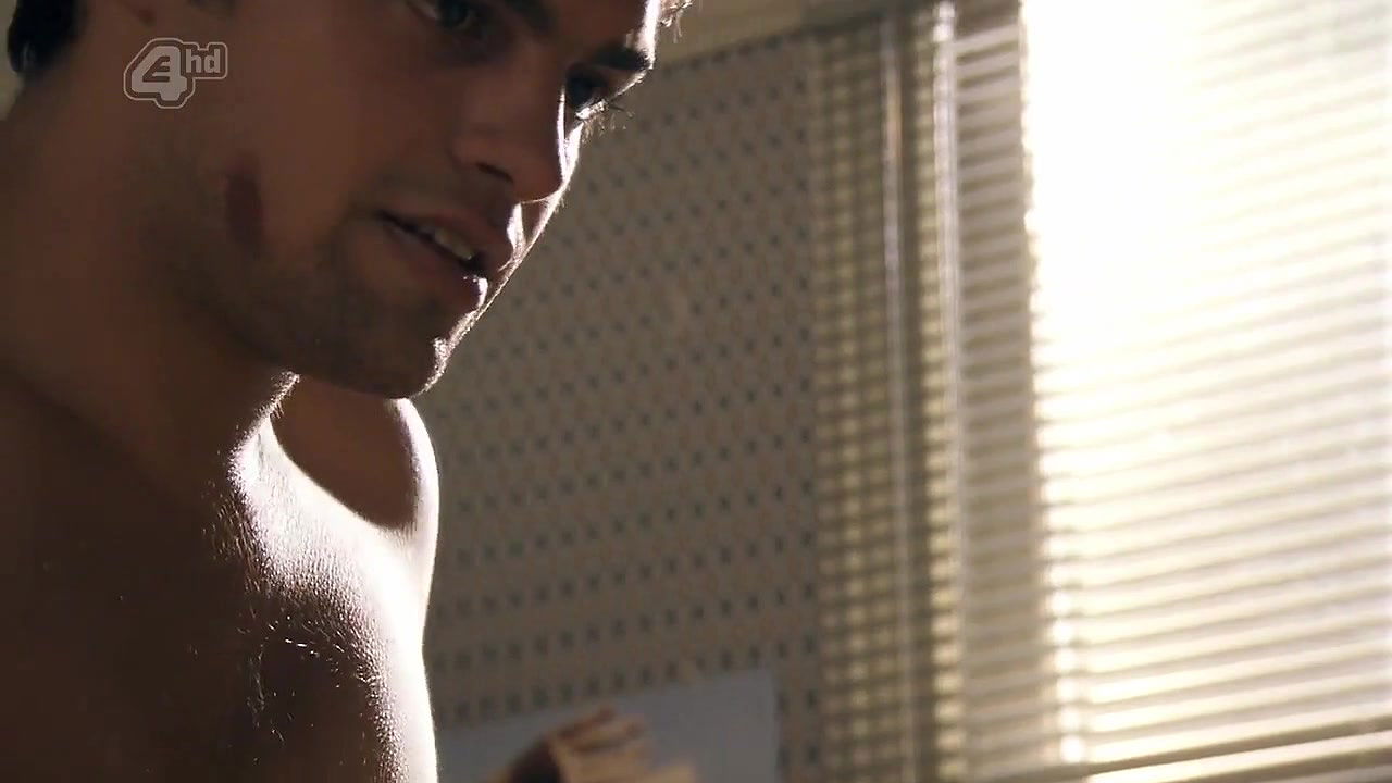 Dakota Blue Richards – Skins