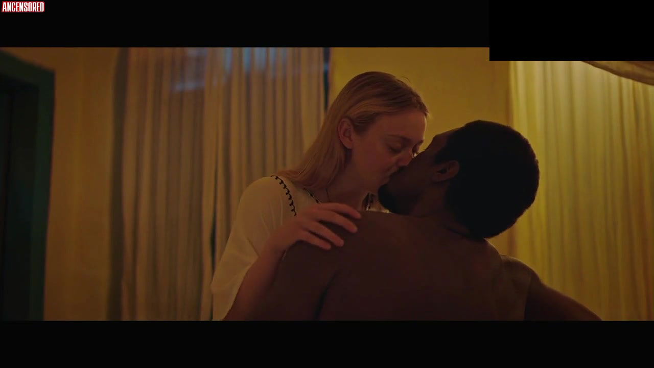 Dakota Fanning – sweetness in the belly