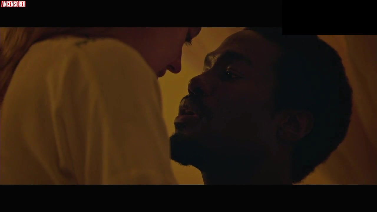 Dakota Fanning – sweetness in the belly