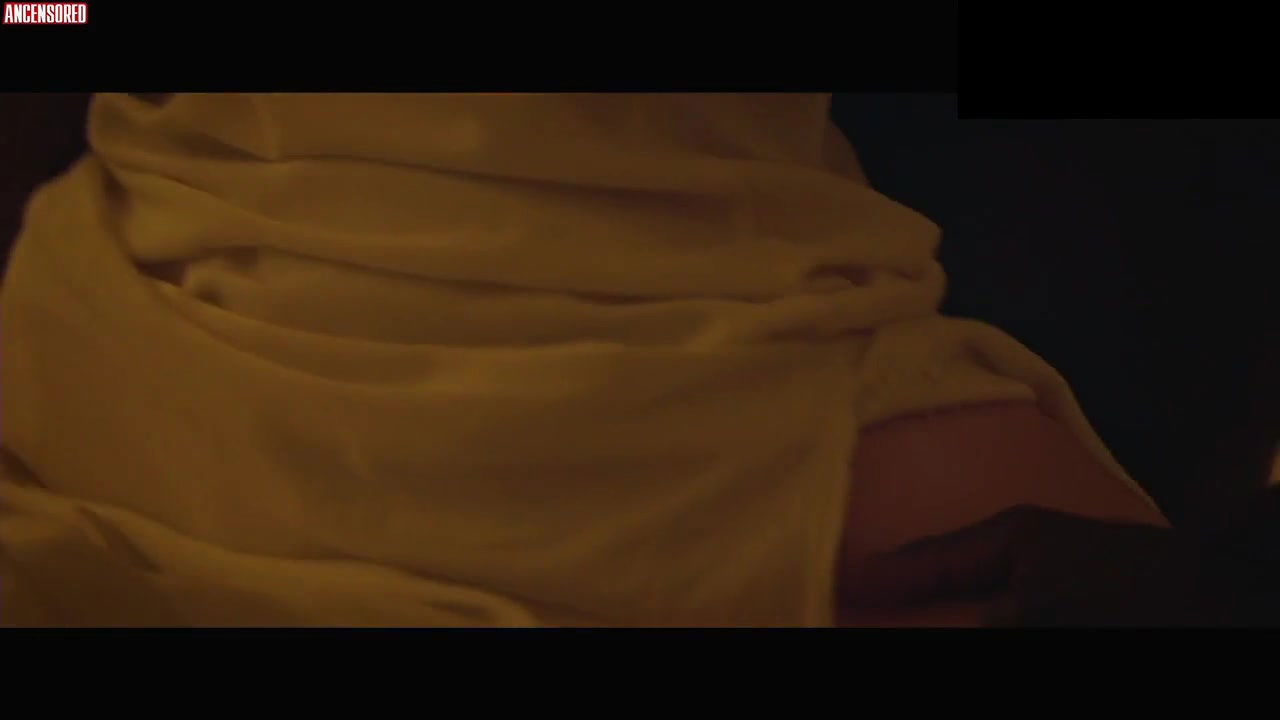 Dakota Fanning – sweetness in the belly