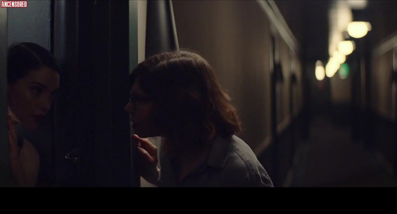 Dakota Johnson – the nowhere inn