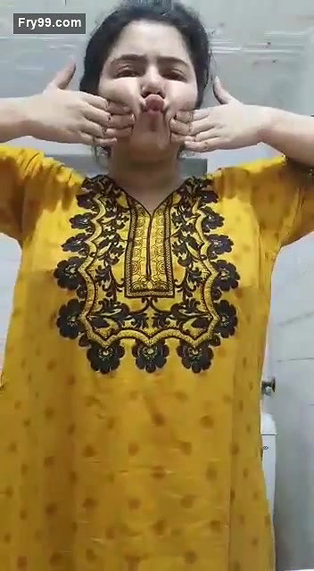 Sexy Desi Girl Showing Her Nude Body