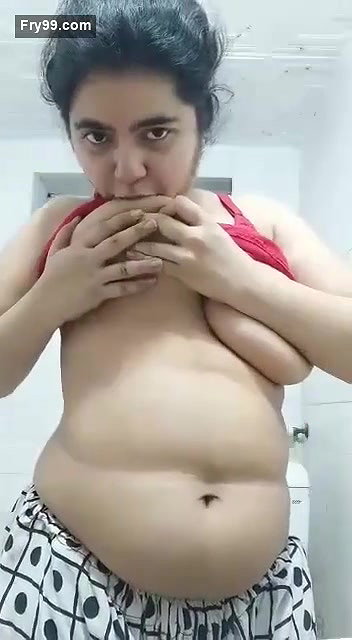 Sexy Desi Girl Showing Her Nude Body