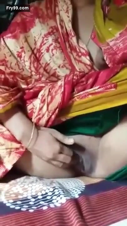 Desi Married Girl Showing Boobs and Pussy