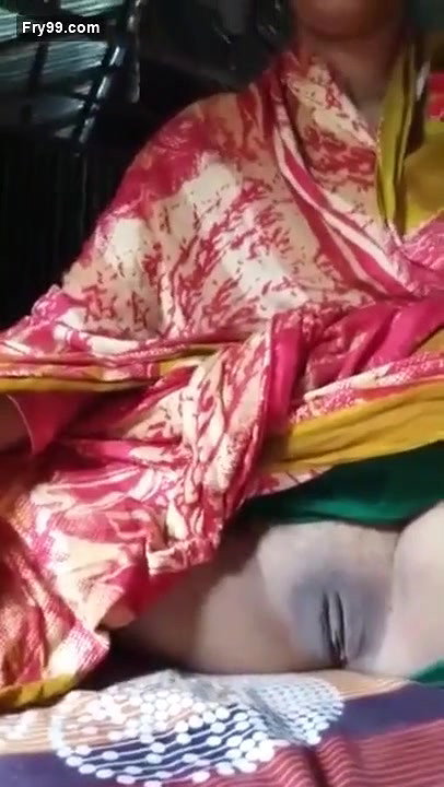 Desi Married Girl Showing Boobs and Pussy