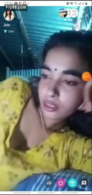 Desi Hot Girl Showing Boobs and Pussy