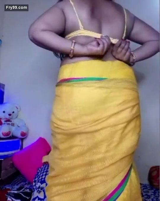 Sexy Geeta Bhabhi Fingering Pussy