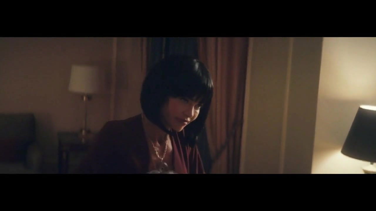 Denise Richards – a girl is a gun