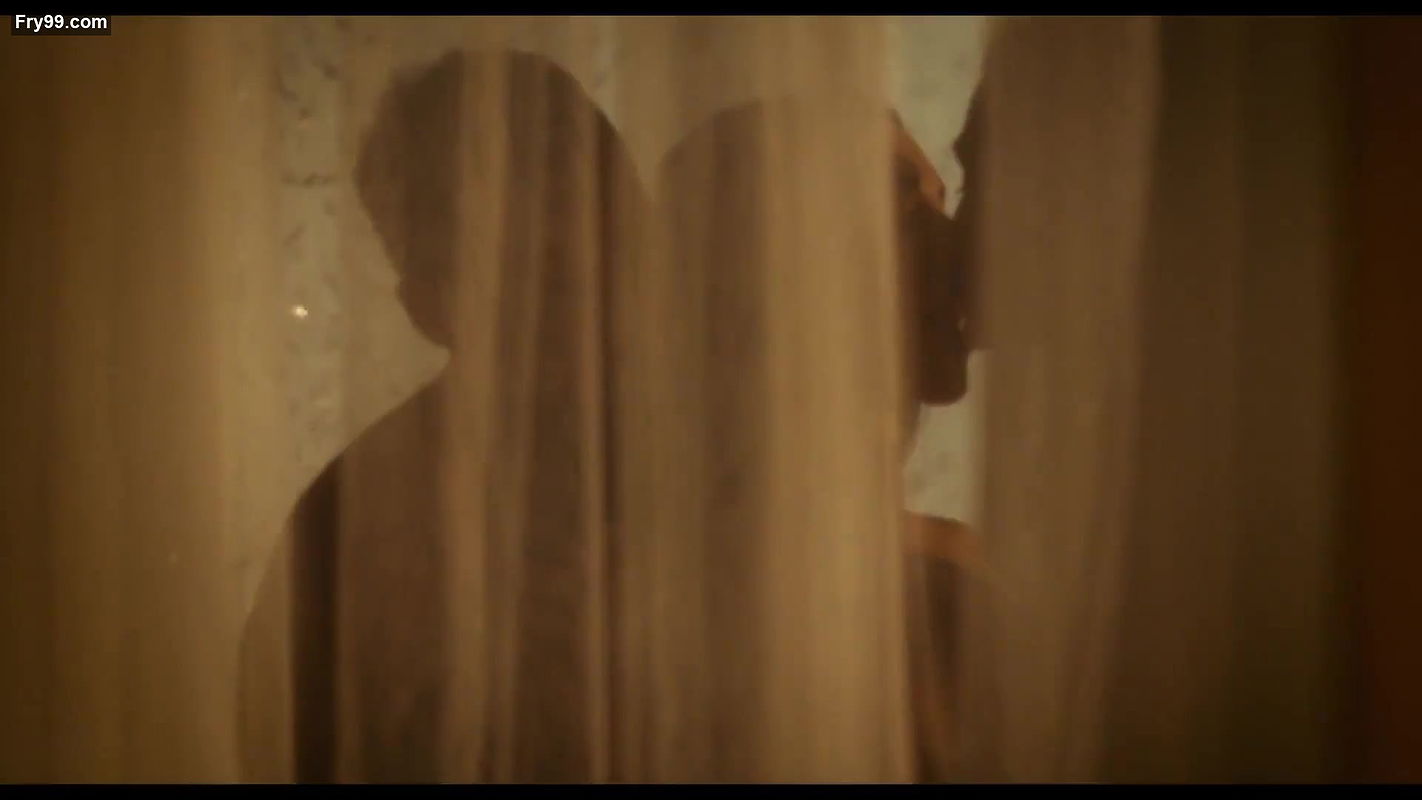 Diane Farr – palm swings