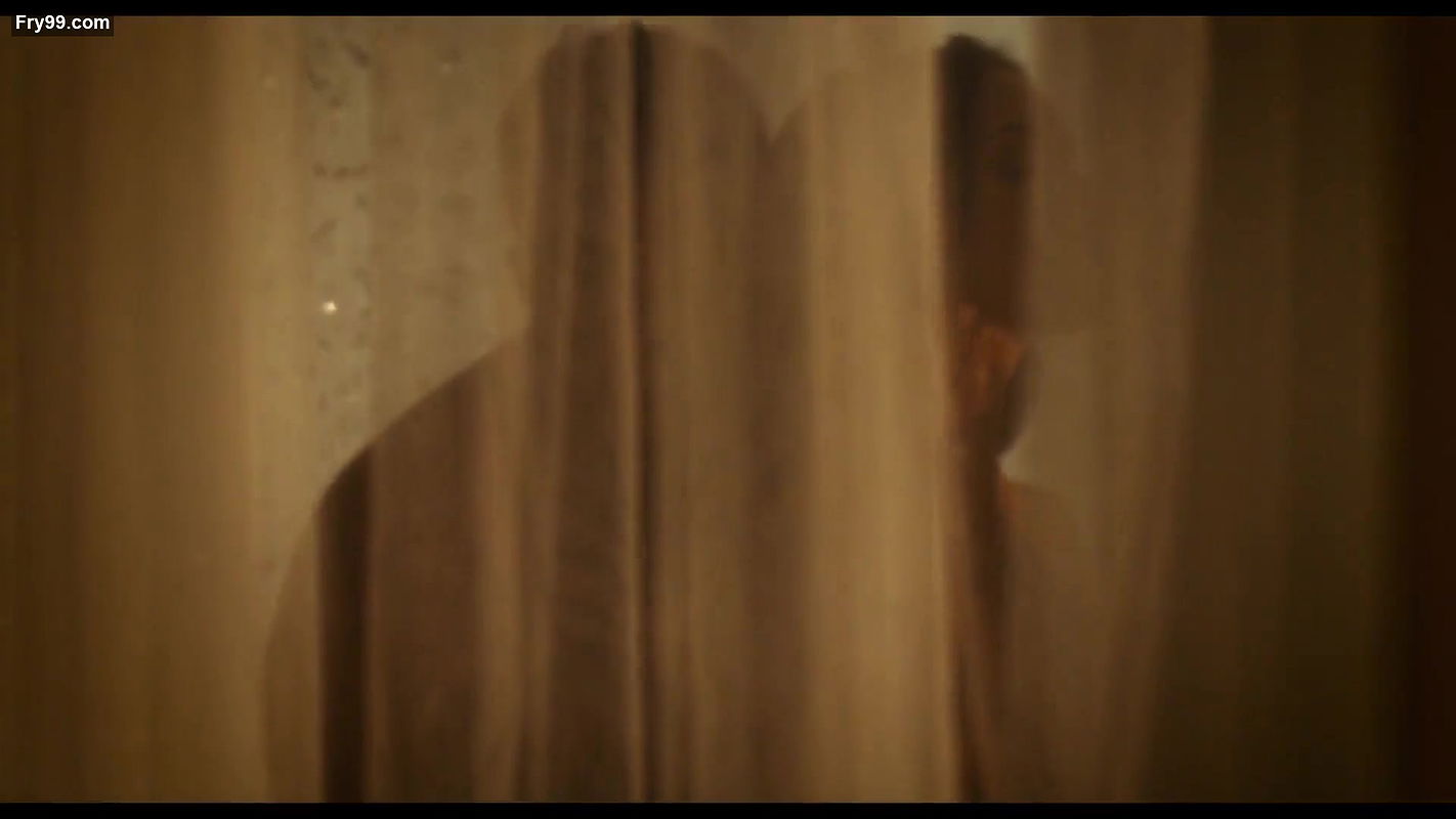 Diane Farr – palm swings