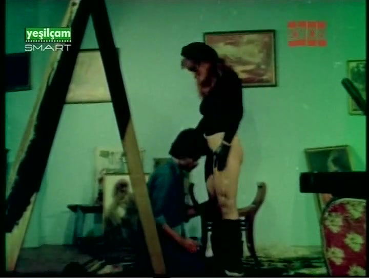 Dilber Ay – gece yasayan kadin