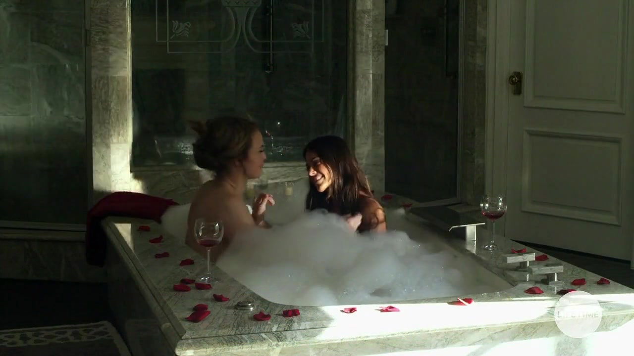 Dina Meyer – evil doctor