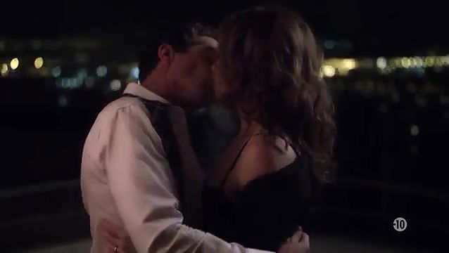 Dina Meyer – turbulence