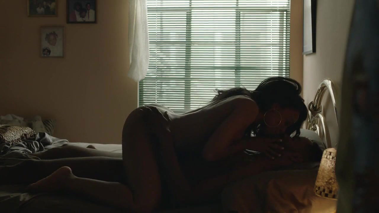 Dominique Perry – insecure