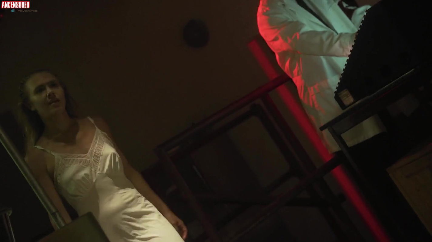 Dominique Swain – nazi overlord