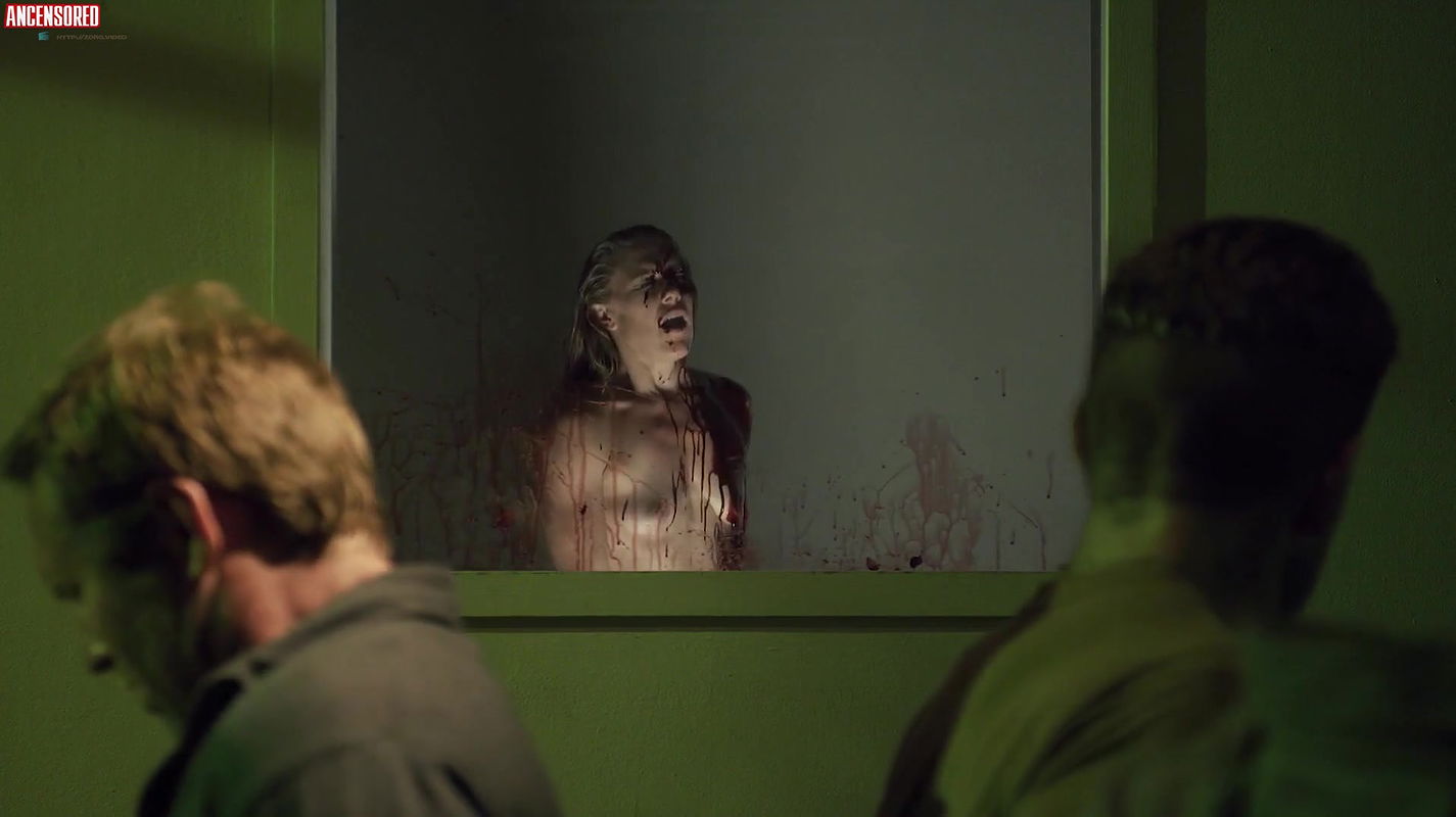 Dominique Swain – nazi overlord