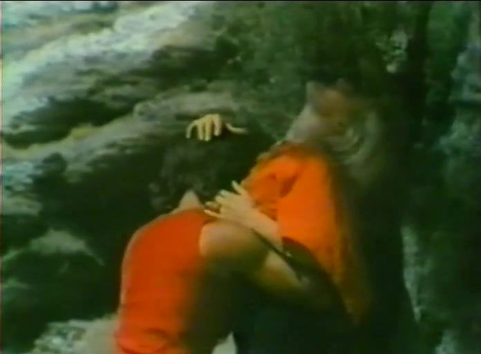 dora doum – gynaikes pou zitousan ton erota