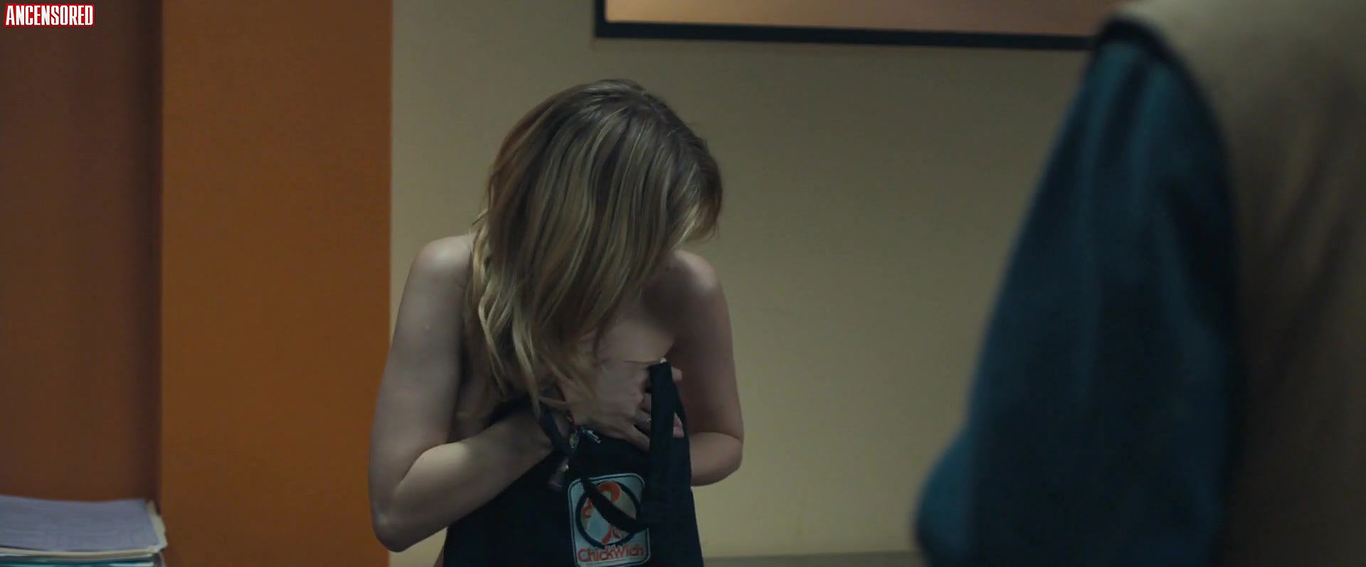 Dreama Walker – Compliance