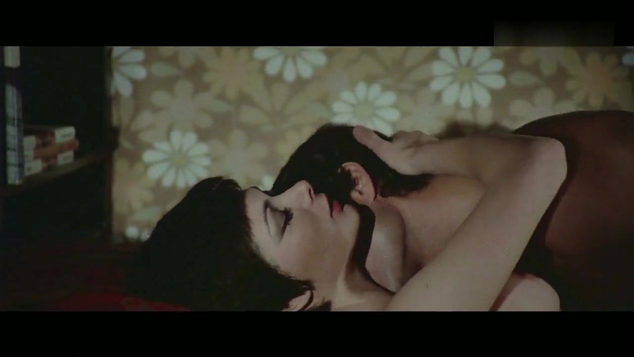 Edwige Fenech – Strip Nude for Your Killer
