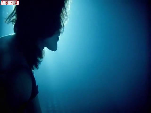 Eiza Gonzalez – bloodshot