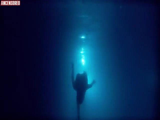 Eiza Gonzalez – bloodshot