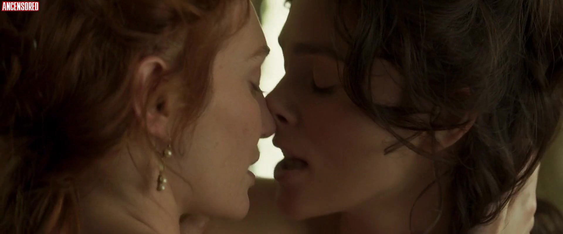 Eleanor Tomlinson – colette