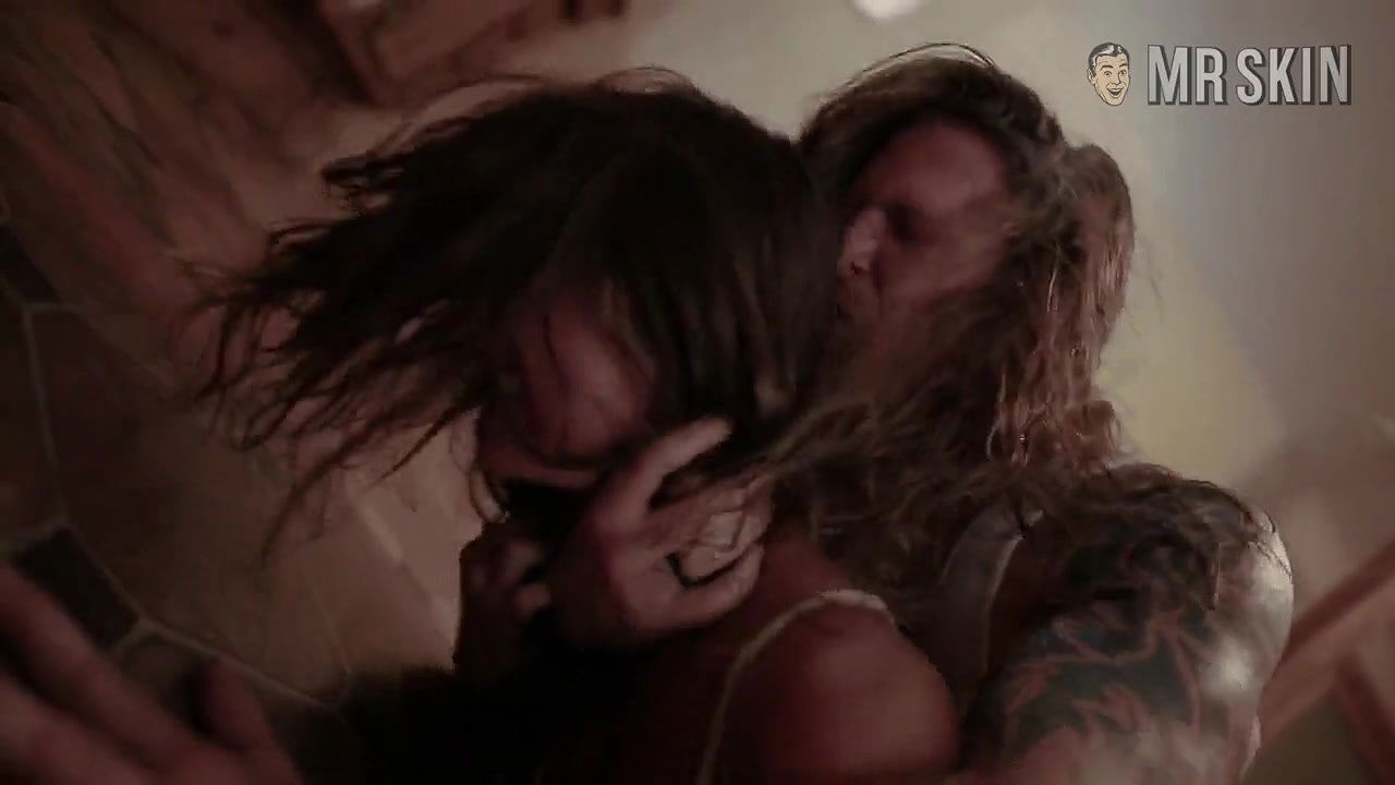 Electra Avellan – hidden in the woods