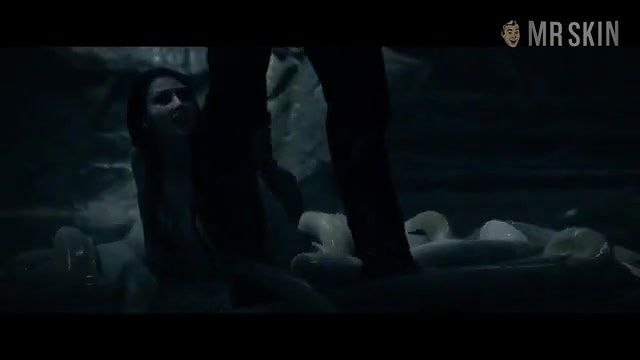 Eline Powell – king arthur legend of the sword