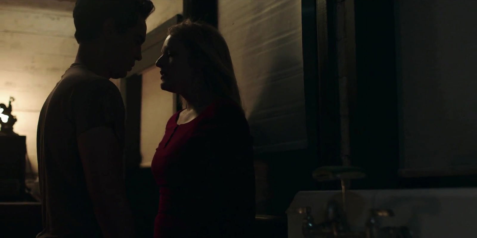 Elisabeth Moss – the handmaids tale