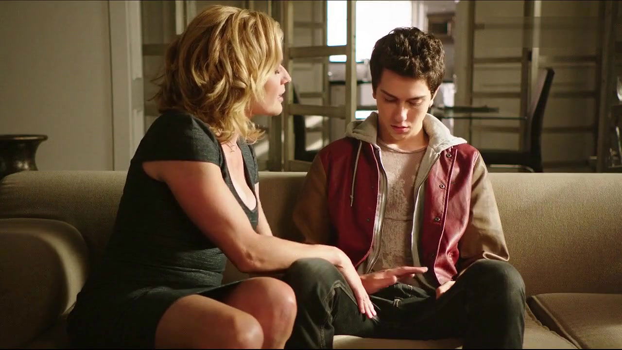 Elisabeth Shue – Behaving Badly 2014
