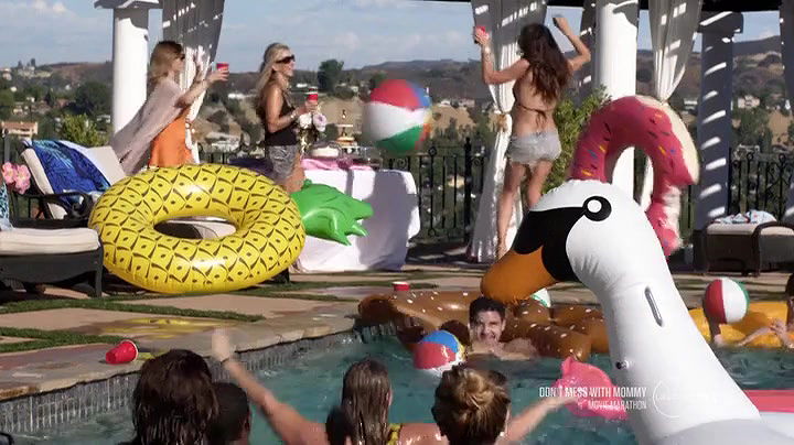 elise luthman – party mom