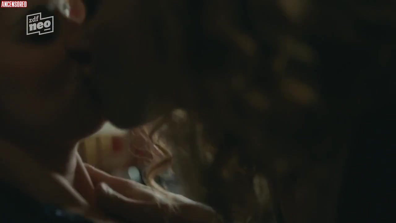 Elise Schaap – undercover