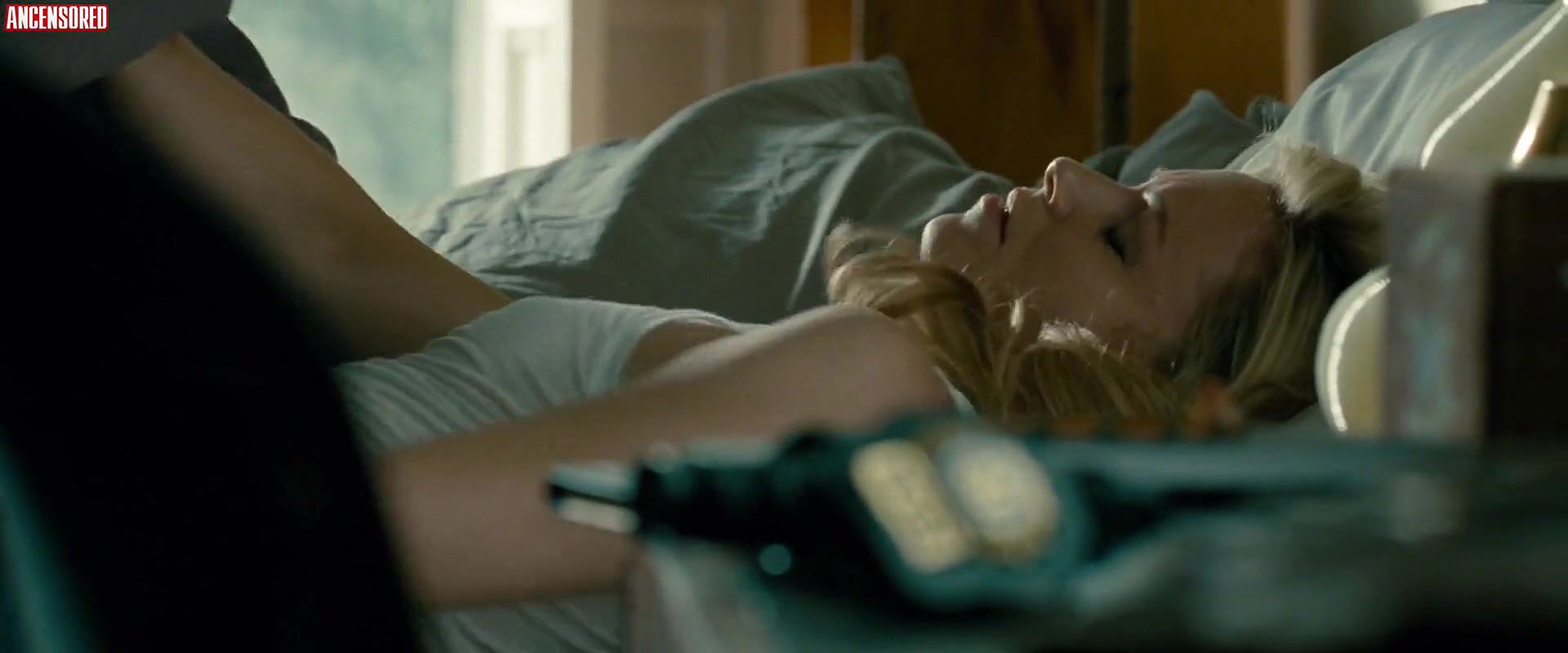 Elizabeth Banks – Man on a Ledge