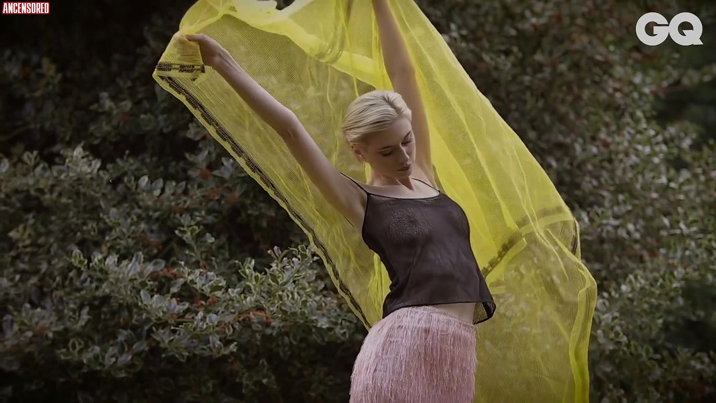 Elizabeth Debicki – GQ Behind the Scenes