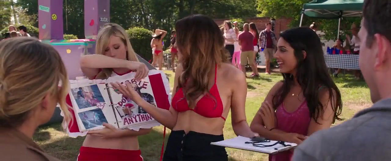 Elizabeth Gillies – Vacation II