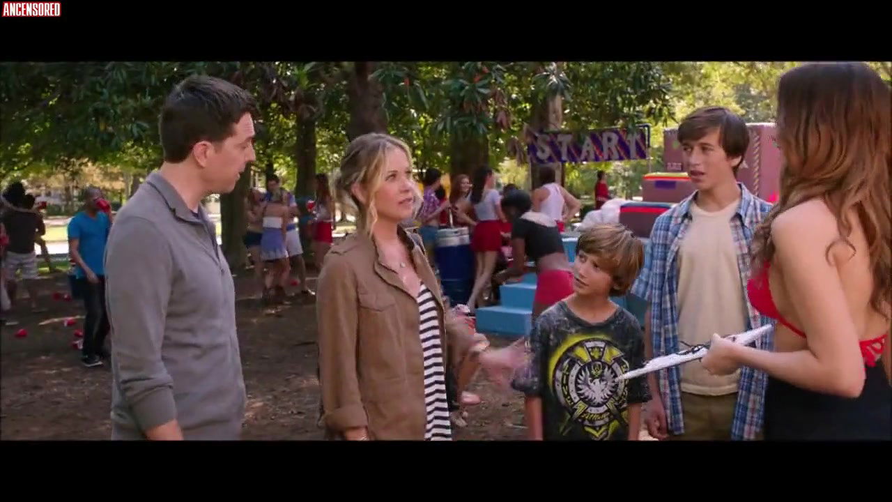 Elizabeth Gillies – Vive les vacances