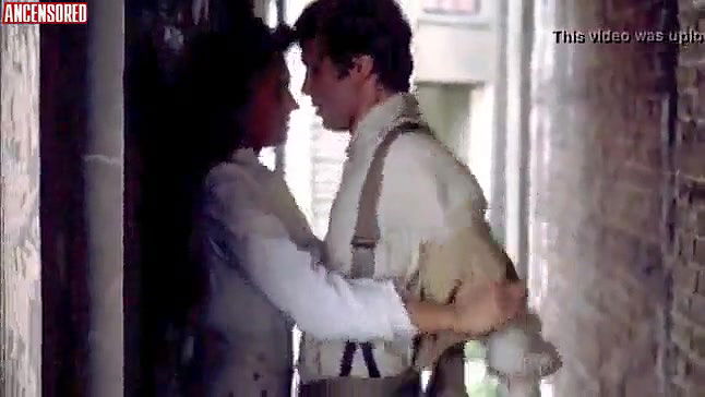 Elizabeth Hurley – method