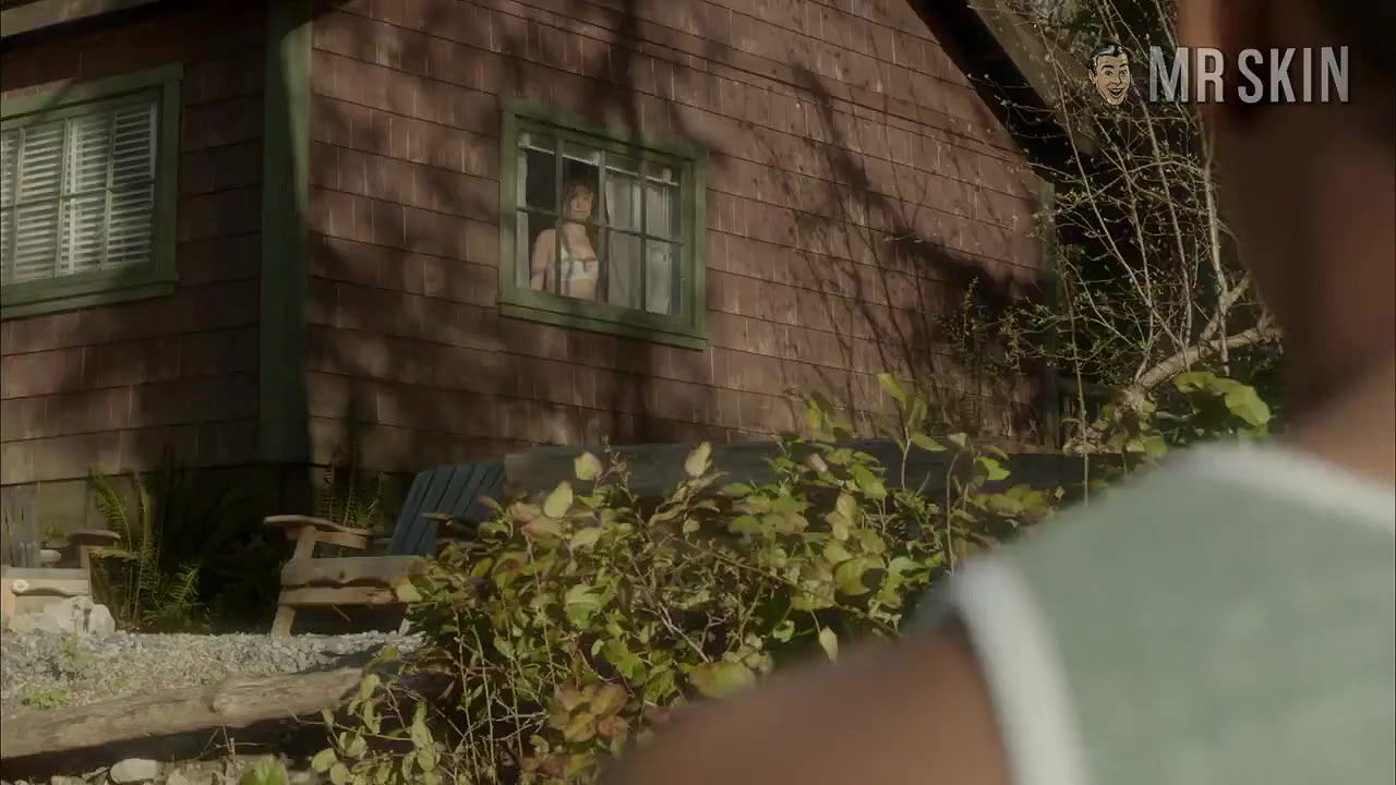 Elizabeth Mitchell – Dead of Summer