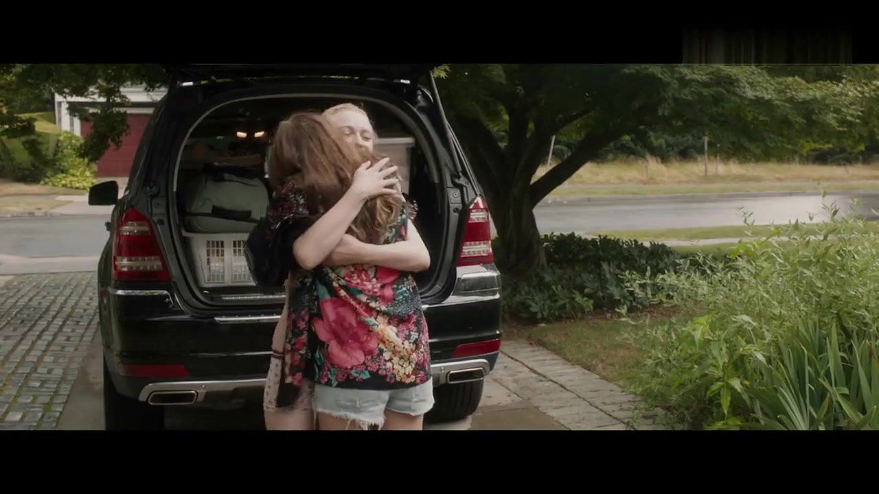 Elizabeth Olsen – Very Good Girls