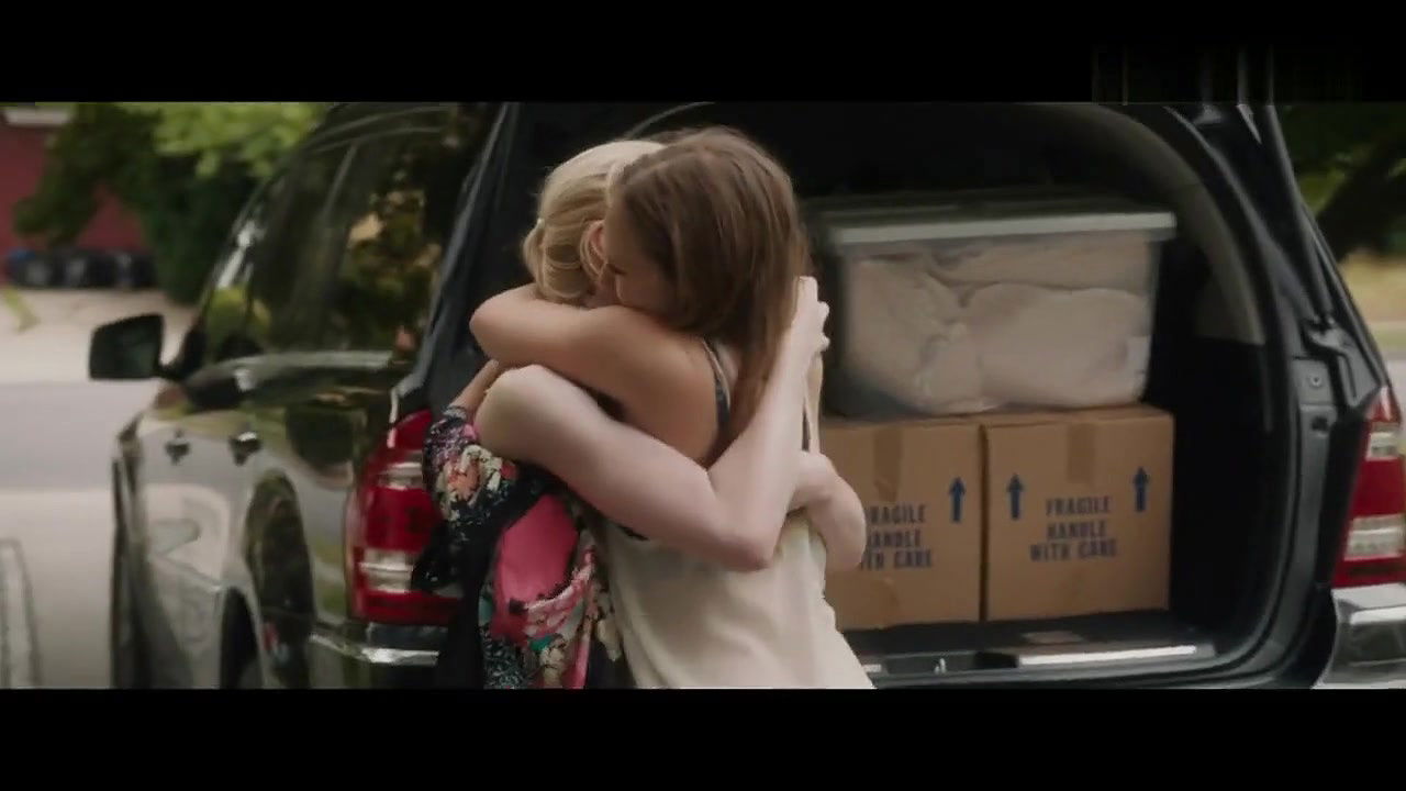 Elizabeth Olsen – Very Good Girls