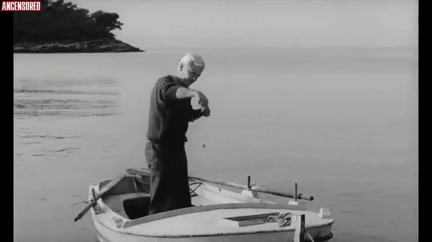 Elke Sommer – seduction by the sea