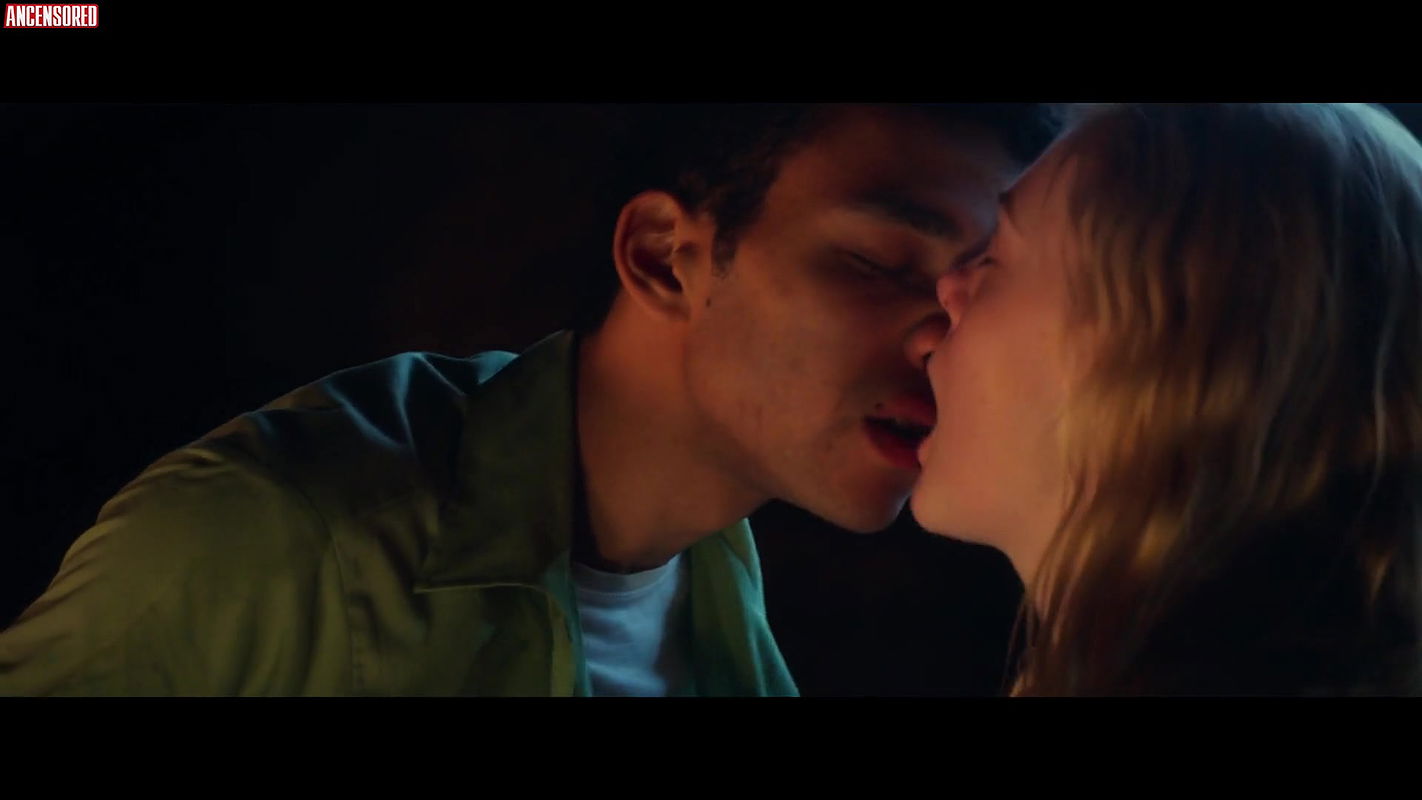 Elle Fanning – all the bright places