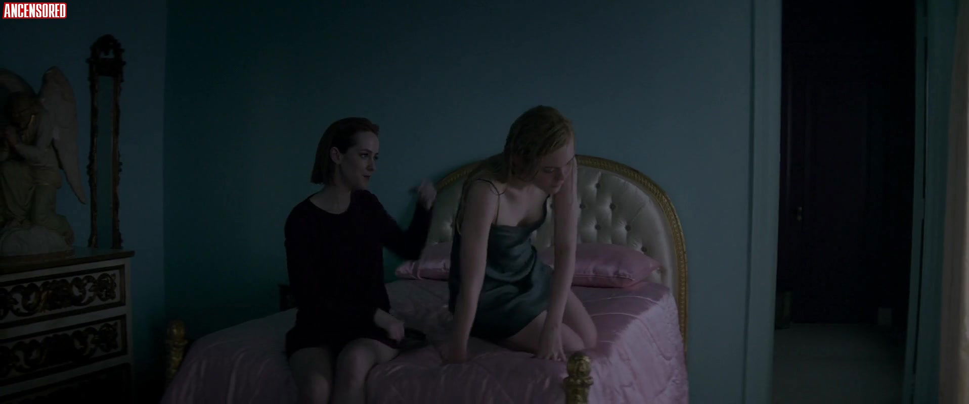 Elle Fanning – The Neon Demon