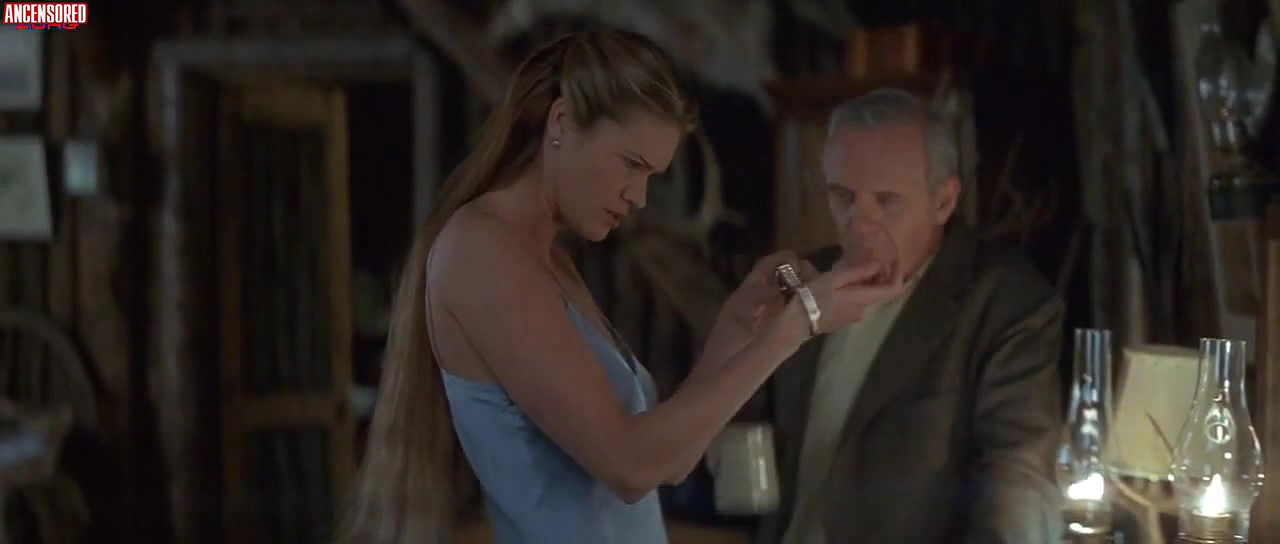 Elle Macpherson – the edge