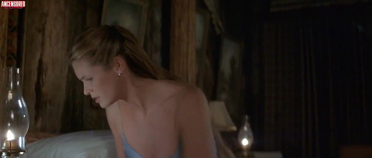 Elle Macpherson – the edge