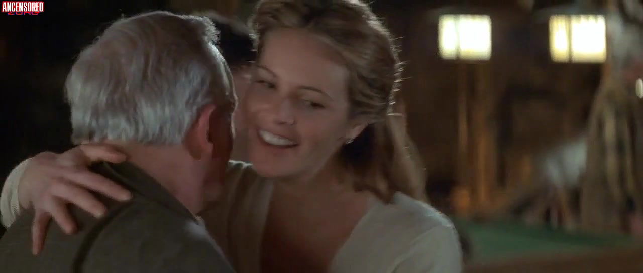 Elle Macpherson – the edge