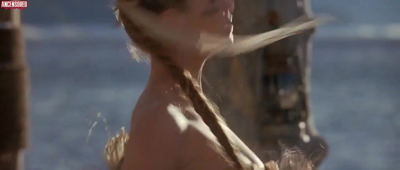 Elle Macpherson – the edge