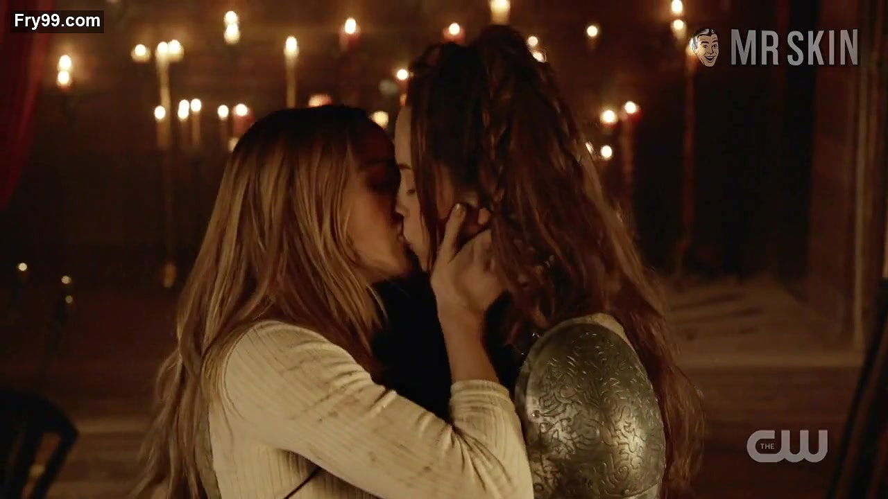 Elyse Levesque – Legends of Tomorrow