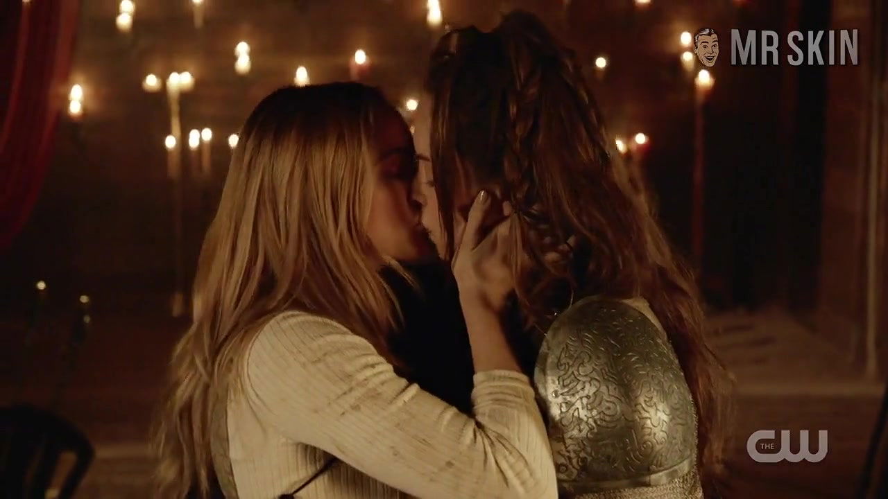 Elyse Levesque – Legends of Tomorrow