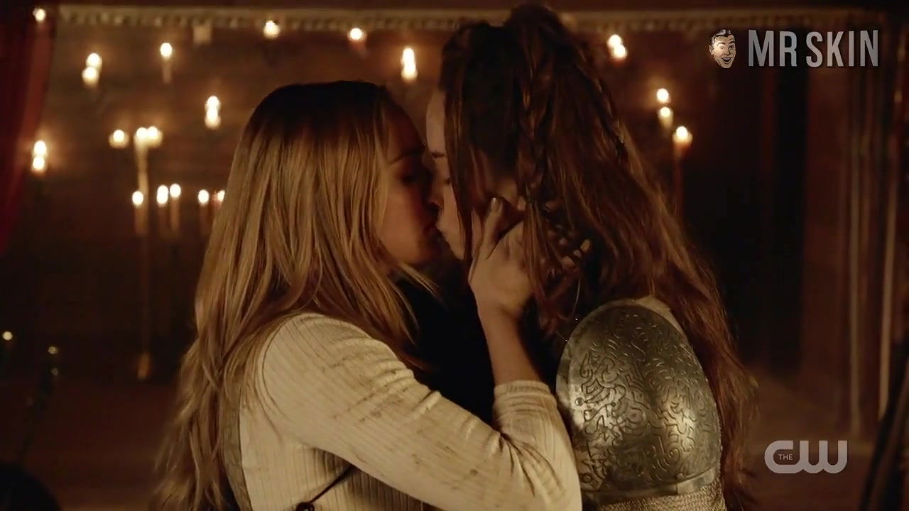 Elyse Levesque – Legends of Tomorrow